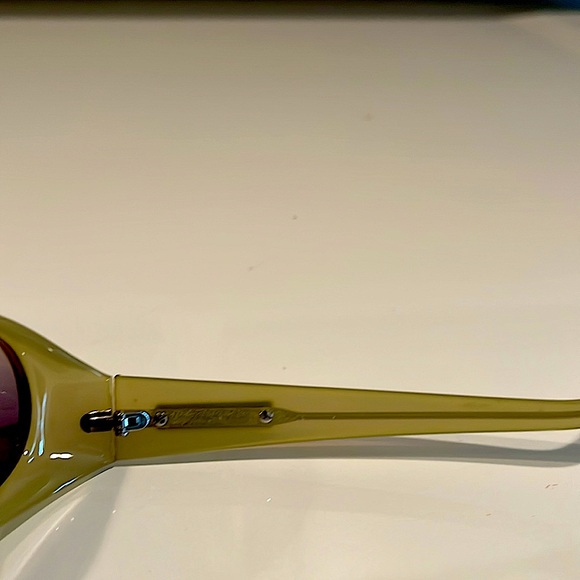 WOMEN'S FENDI CAT EYE SUNGLASSES marking inside says 130. Made in Italy. - Picture 7 of 7